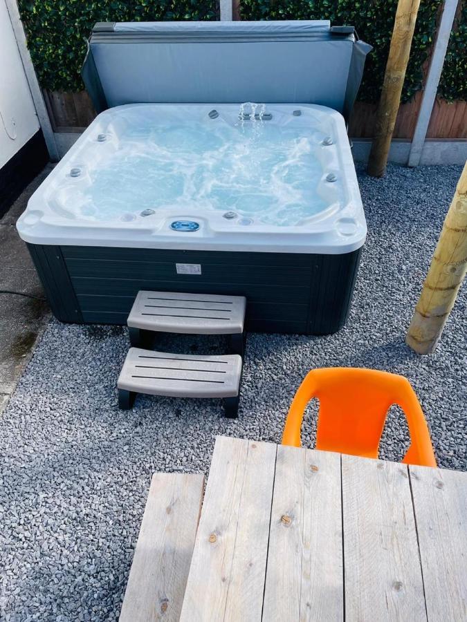 ヨーク Stylish Hot Tub House With Free Parking!ヴィラ エクステリア 写真