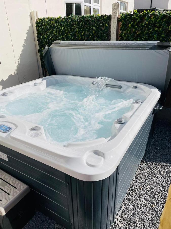 ヨーク Stylish Hot Tub House With Free Parking!ヴィラ エクステリア 写真